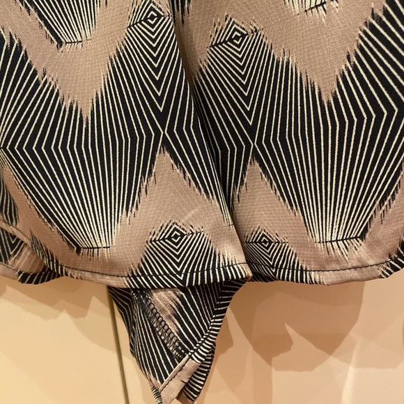 Lush long-sleeve; tan, black, white jumper, v-neck - Picture 4 of 8